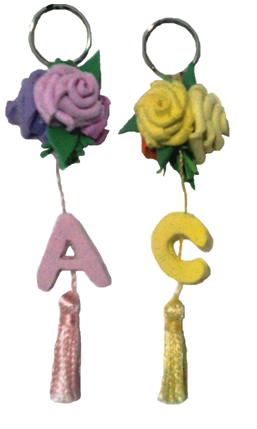 Chaveiros com letras a escolha